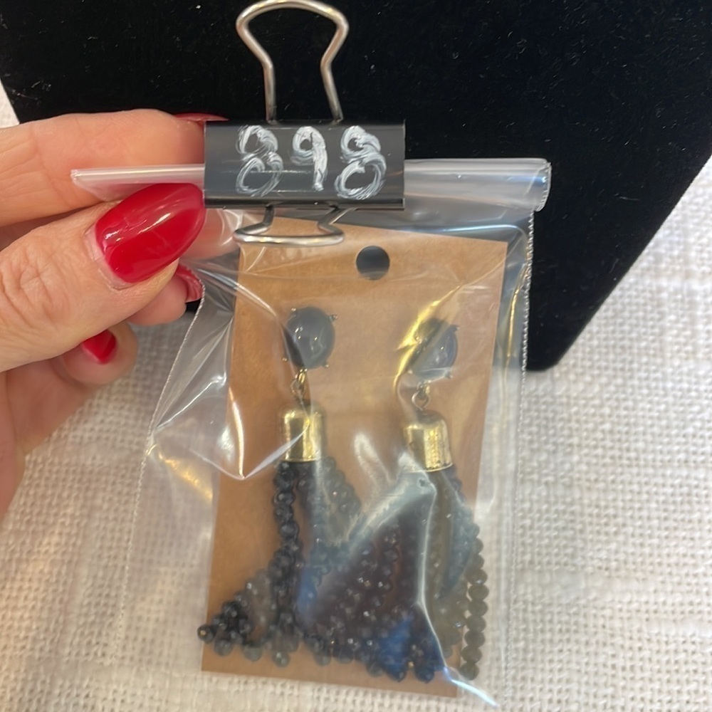 💐5/25 large bold tassel bold black gold tone statement earrings - Picture 5 of 5